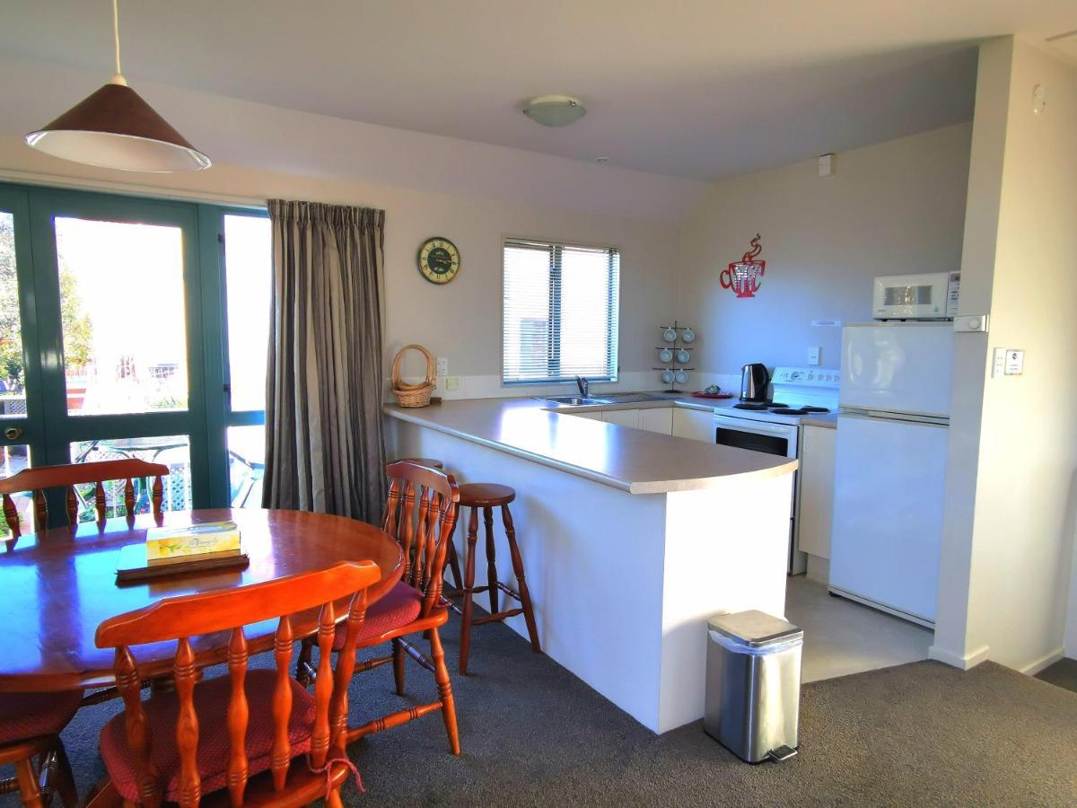 Les Troupes Apartments Akaroa Extérieur photo