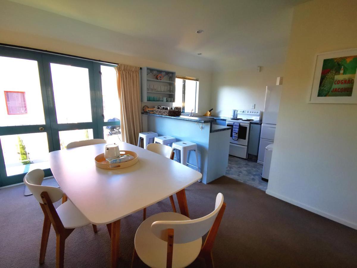 Les Troupes Apartments Akaroa Extérieur photo