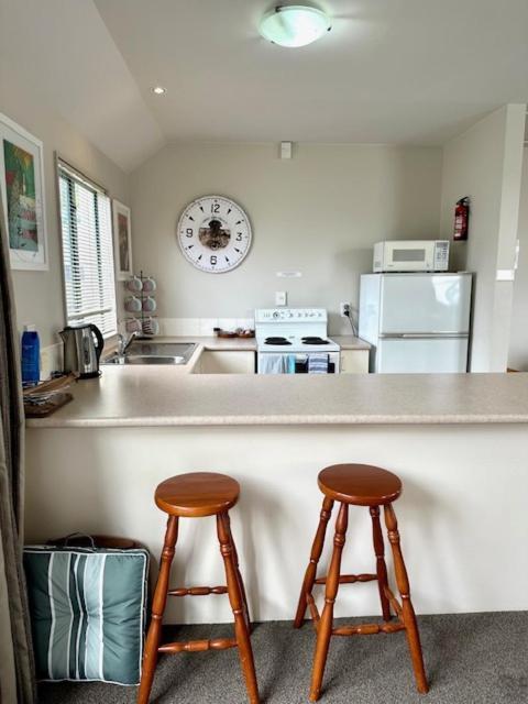 Les Troupes Apartments Akaroa Extérieur photo
