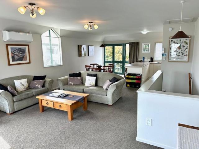 Les Troupes Apartments Akaroa Extérieur photo
