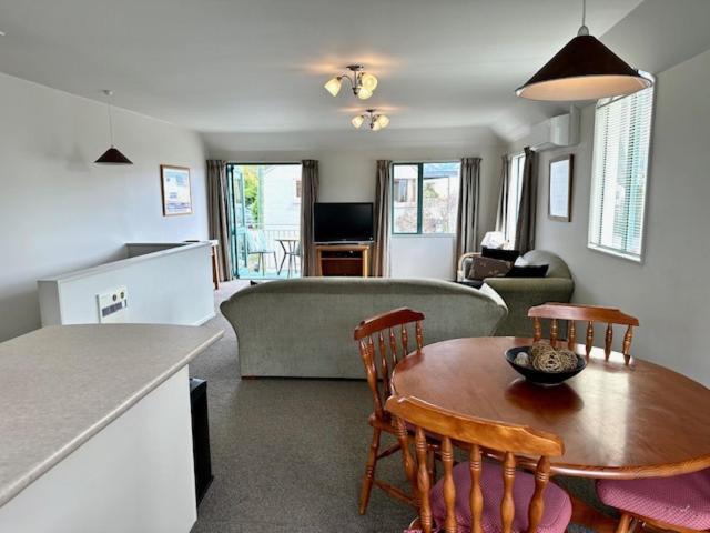 Les Troupes Apartments Akaroa Extérieur photo