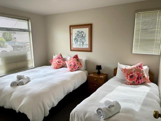 Les Troupes Apartments Akaroa Extérieur photo
